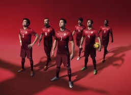 爱游戏官方网站：苏格兰联赛转播现水中足球，镜头模糊引球迷强烈不满