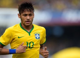 【爱游戏APP】欧冠惊天逆转！穆帅麾下葡萄牙体育2-1力克卫冕冠军，巴黎圣日耳曼欧战困境难破