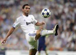 AYX SPORTS|西甲周六焦点对决，比利亚雷亚尔与阿拉维斯的中场博弈与客场韧性解析