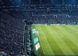 爱游戏下载爱游戏：精妙配合撕裂防线！巴萨中前场行云流水，费尔明劲射奠定胜局