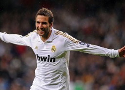 爱游戏下载爱游戏_德甲保级生死对决，奥格斯堡主场硬撼不来梅，残阵比拼争夺救命三分