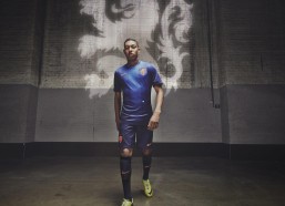 【爱游戏中国】联盟风暴！湖人篮网酝酿多人大地震，多方角力下艾顿命运悬一线