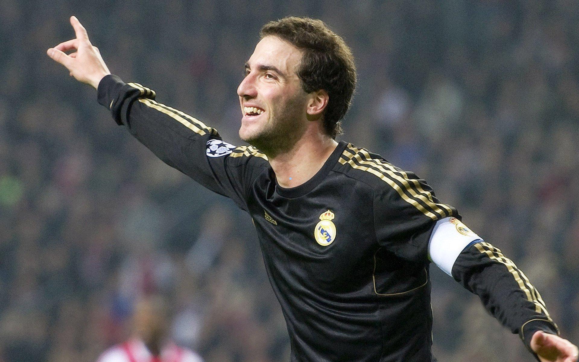 灰熊队小贾伦·杰克逊调侃里奇·保罗交易建议，这该不会是AI生成的吧？