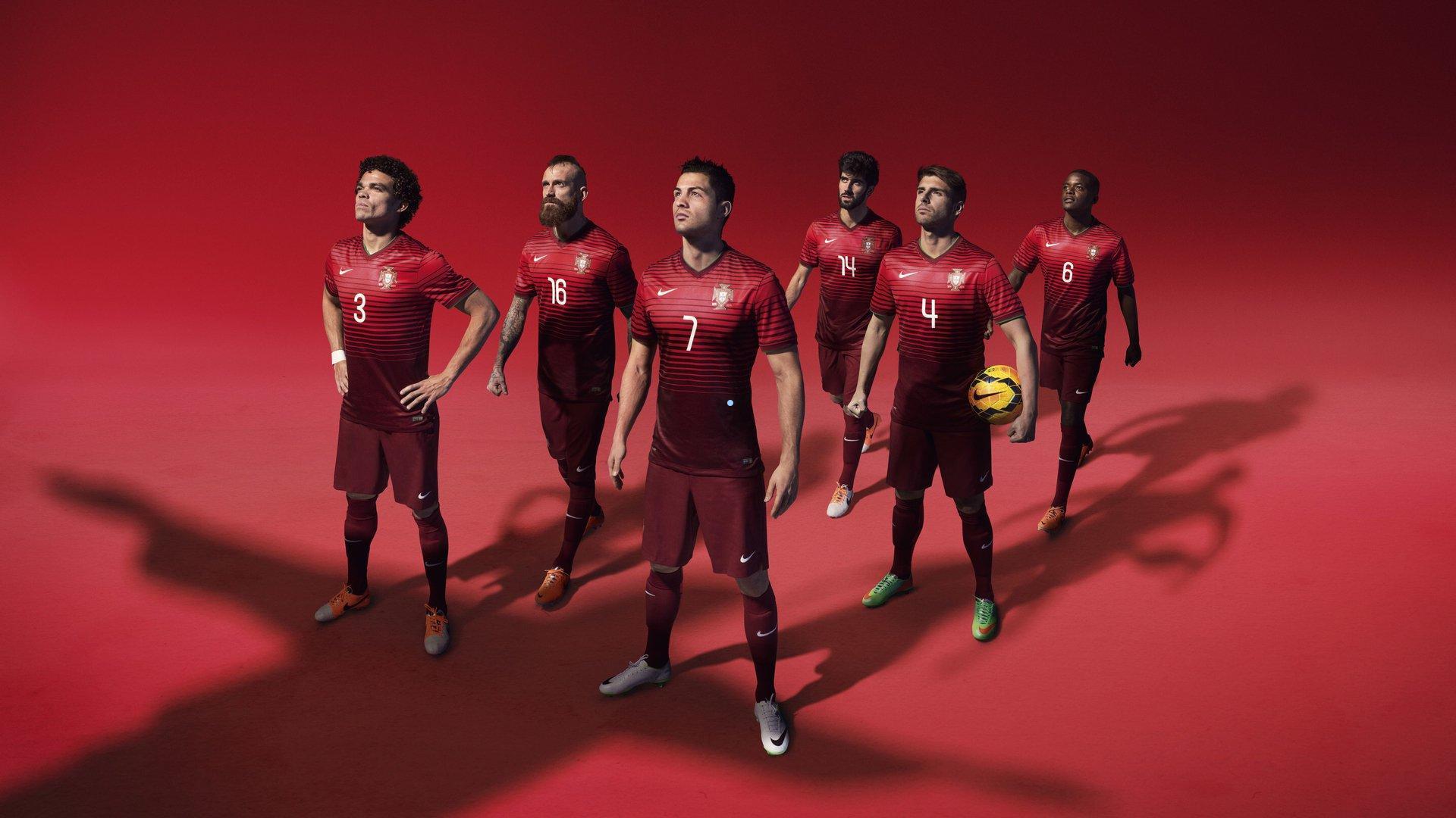 苏格兰联赛转播现水中足球，镜头模糊引球迷强烈不满